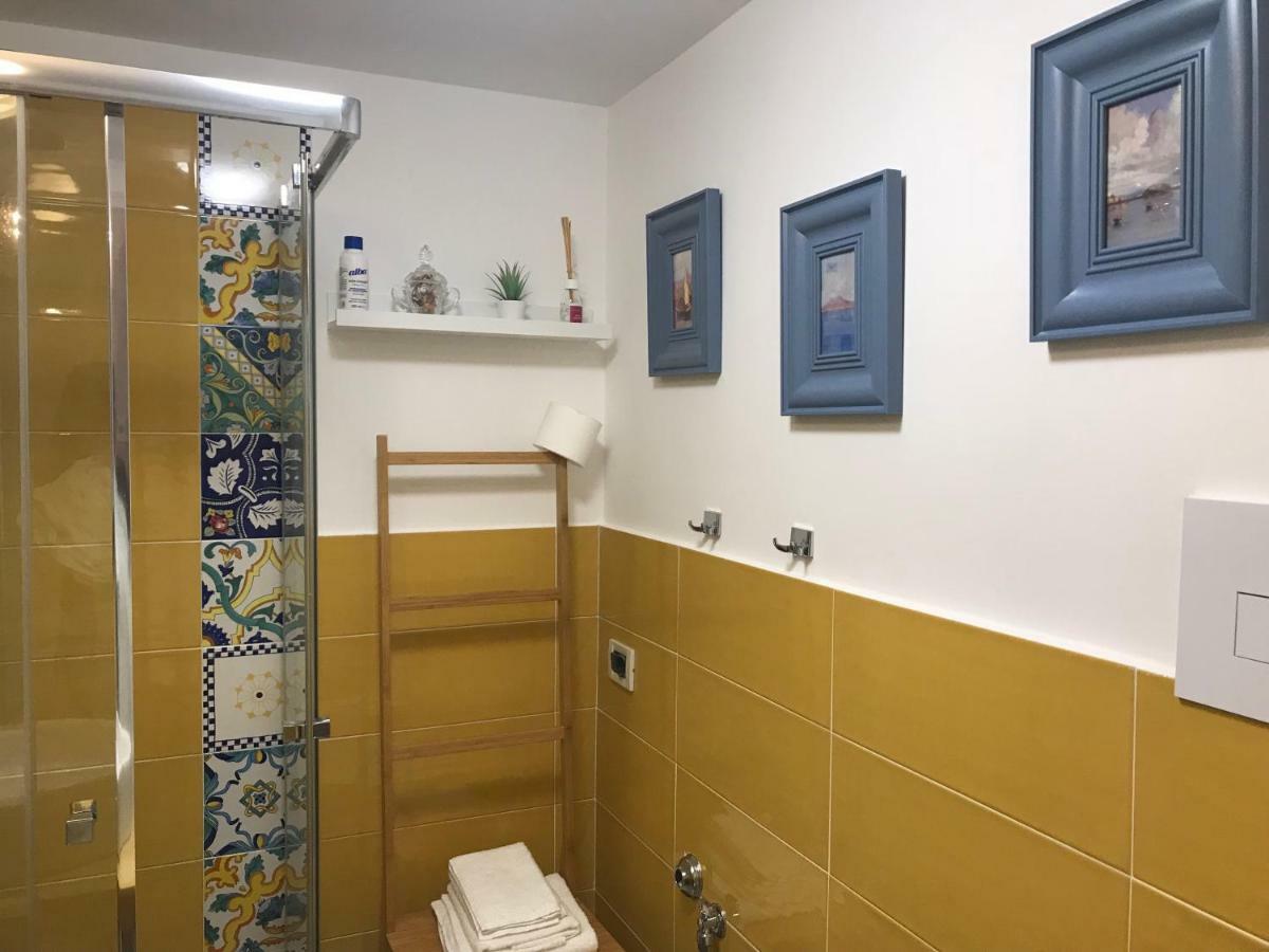 La Casa Di Hoby Apartment Naples Exterior photo